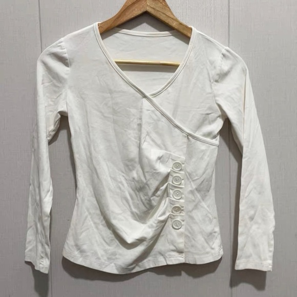 Chic White Button-Accent Women's Long Sleeve Top - Picture 1 of 2